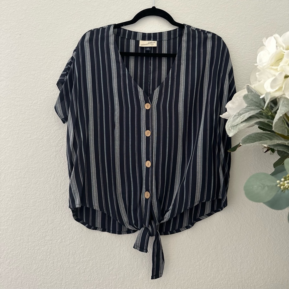 Universal Thread button down with knot